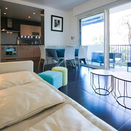 Chenes Lumineux Vue Clim Confort Terrasses Parking 昂蒂布