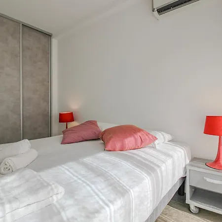 Chenes Lumineux Vue Clim Confort Terrasses Parking Apartmán *