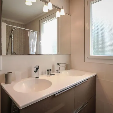 Chenes Lumineux Vue Clim Confort Terrasses Parking