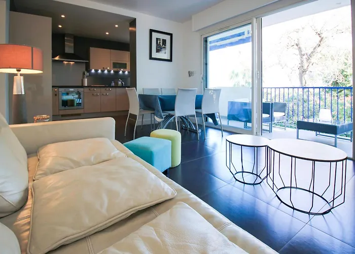 Chenes Lumineux Vue Clim Confort Terrasses Parking 昂蒂布