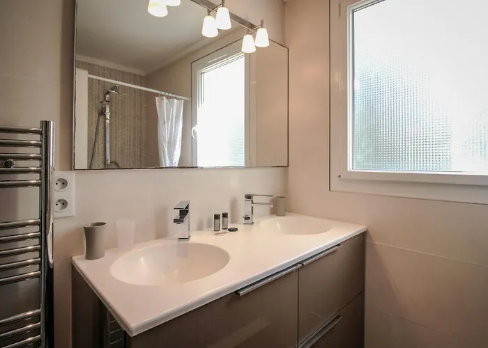 Chenes Lumineux Vue Clim Confort Terrasses Parking